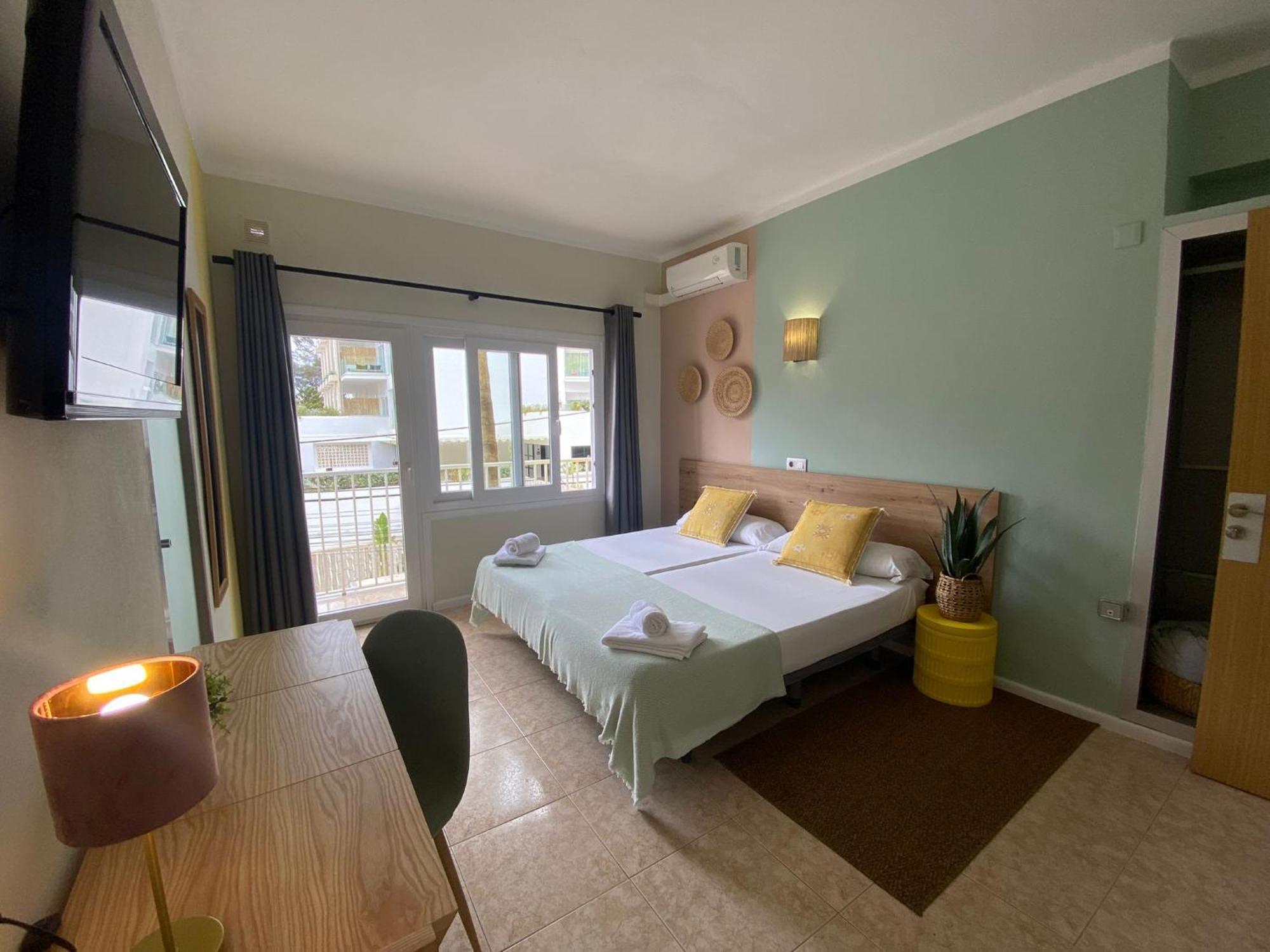 Hostal Playa De Palma ปลายาเดปัลมา ภายนอก รูปภาพ