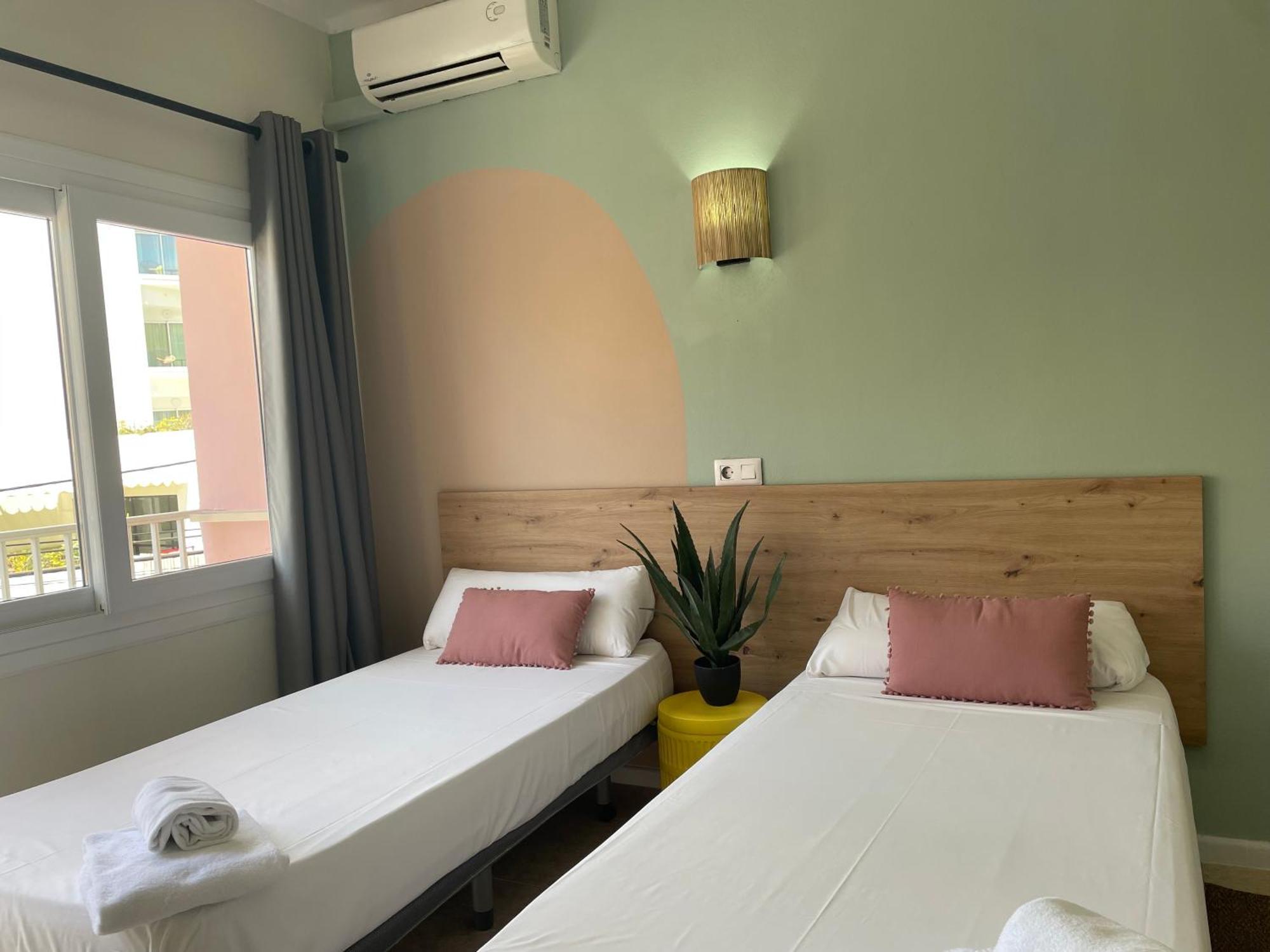 Hostal Playa De Palma ปลายาเดปัลมา ภายนอก รูปภาพ